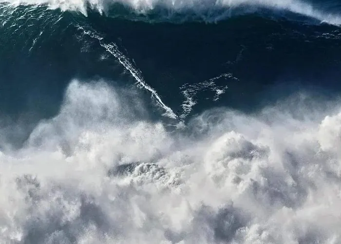 Ricky House Big Waves * Nazare